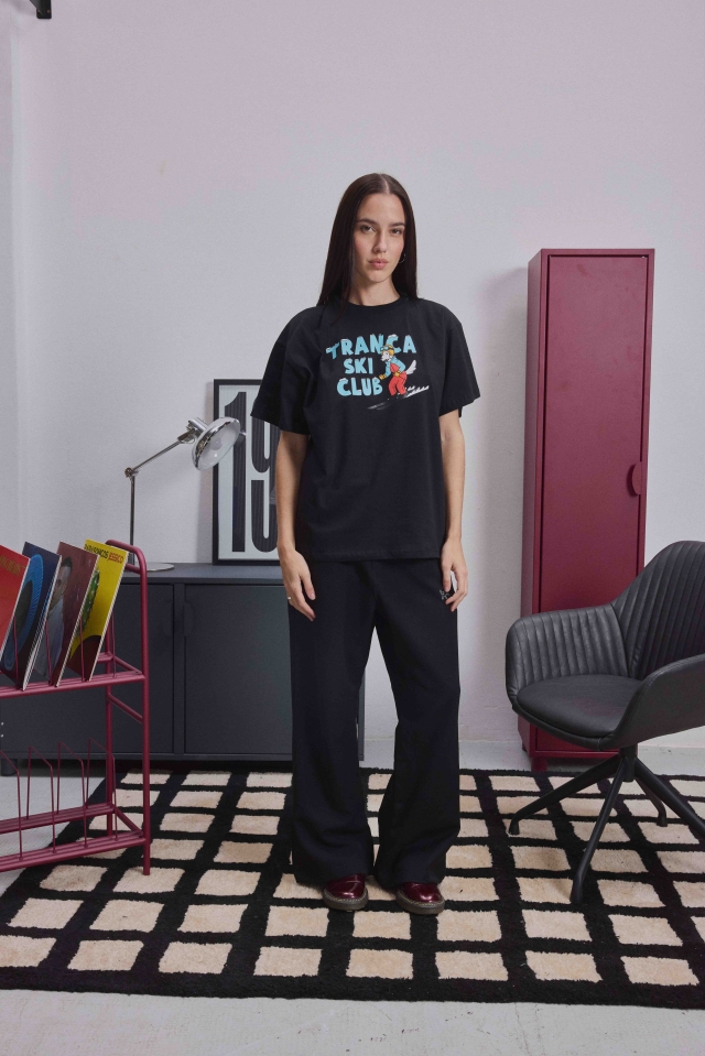 Remera Tranca Ski Club Negra