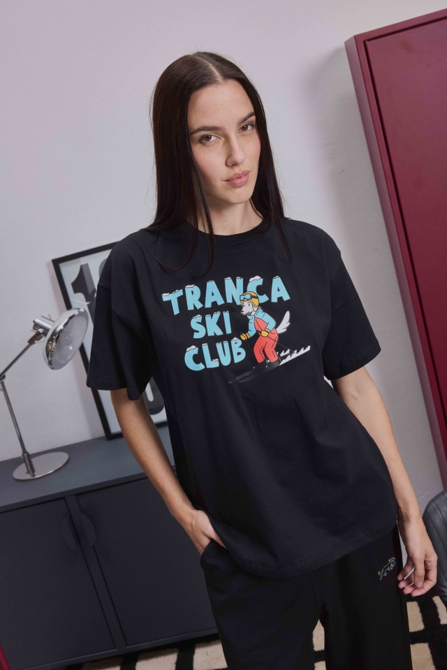 Remera Tranca Ski Club Negra