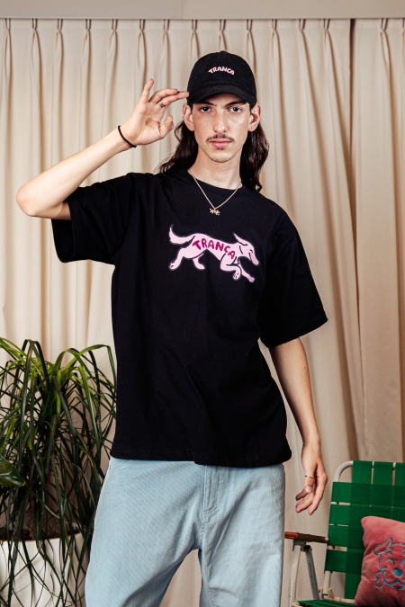 Remera Tranca Perro Negra