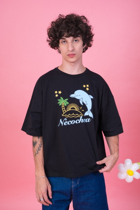 Remera Delfin Negra